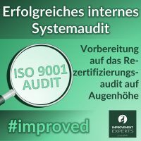 Grünes Werbebild zur ISO 9001 Auditvorbereitung von Improvement Experts. Der Text lautet: 'Erfolgreiches internes Systemaudit. Vorbereitung auf das Rezertifizierungsaudit auf Augenhöhe'. Im Bild ist eine Lupe mit dem Text 'ISO 9001 AUDIT' sowie der Hashtag #improved und das Logo der Improvement Experts GmbH zu sehen.